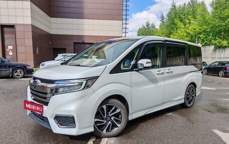 Honda Stepwgn IV, 2017 год, 2 300 000 рублей, 3 фотография