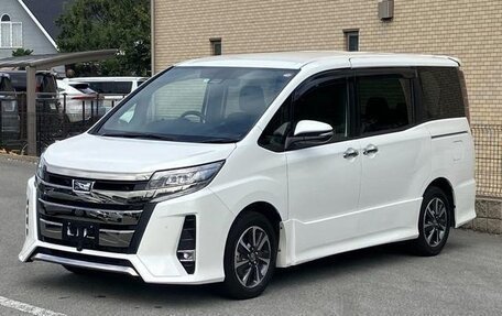 Toyota Noah III, 2021 год, 2 230 000 рублей, 1 фотография