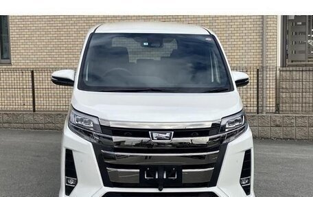 Toyota Noah III, 2021 год, 2 230 000 рублей, 2 фотография