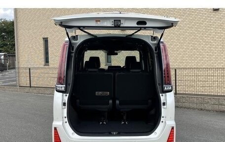 Toyota Noah III, 2021 год, 2 230 000 рублей, 9 фотография