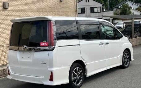 Toyota Noah III, 2021 год, 2 230 000 рублей, 4 фотография
