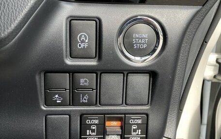 Toyota Noah III, 2021 год, 2 230 000 рублей, 17 фотография