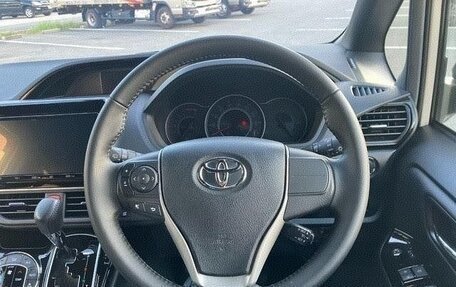 Toyota Noah III, 2021 год, 2 230 000 рублей, 16 фотография