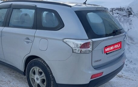Mitsubishi Outlander III рестайлинг 3, 2013 год, 1 660 000 рублей, 2 фотография