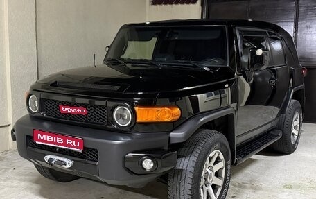Toyota FJ Cruiser, 2020 год, 5 300 000 рублей, 1 фотография