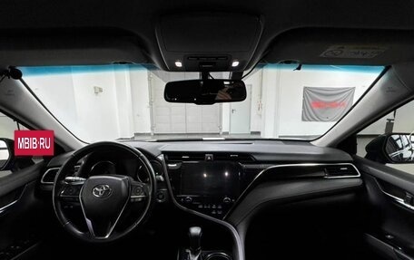 Toyota Camry, 2018 год, 2 200 000 рублей, 11 фотография