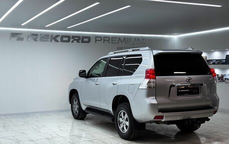 Toyota Land Cruiser Prado 150 рестайлинг 2, 2012 год, 3 000 000 рублей, 28 фотография