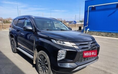 Mitsubishi Pajero Sport III рестайлинг, 2020 год, 4 390 000 рублей, 2 фотография