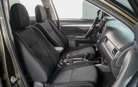 Mitsubishi Outlander III рестайлинг 3, 2017 год, 1 799 000 рублей, 8 фотография