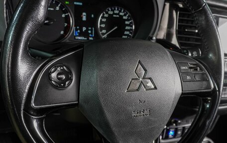 Mitsubishi Outlander III рестайлинг 3, 2017 год, 1 799 000 рублей, 14 фотография