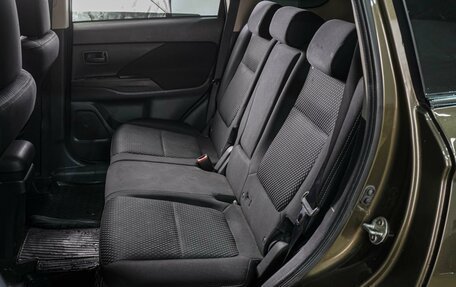 Mitsubishi Outlander III рестайлинг 3, 2017 год, 1 799 000 рублей, 9 фотография