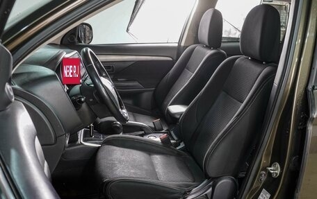 Mitsubishi Outlander III рестайлинг 3, 2017 год, 1 799 000 рублей, 10 фотография