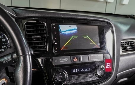 Mitsubishi Outlander III рестайлинг 3, 2017 год, 1 799 000 рублей, 12 фотография