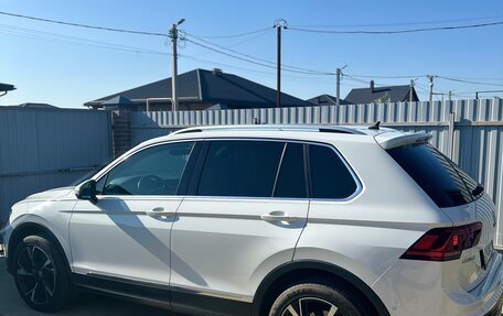Volkswagen Tiguan II, 2018 год, 2 850 000 рублей, 2 фотография