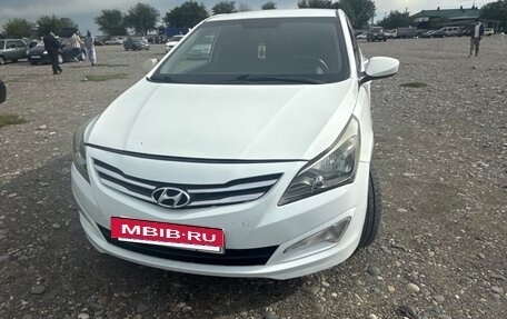 Hyundai Solaris II рестайлинг, 2015 год, 850 000 рублей, 4 фотография