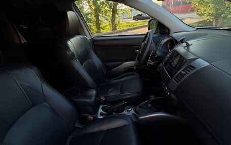 Mitsubishi Outlander III рестайлинг 3, 2011 год, 1 100 000 рублей, 3 фотография