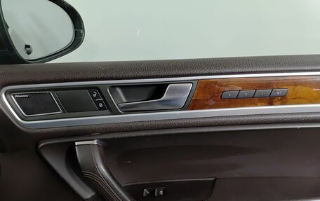 Volkswagen Touareg III, 2010 год, 1 950 000 рублей, 28 фотография