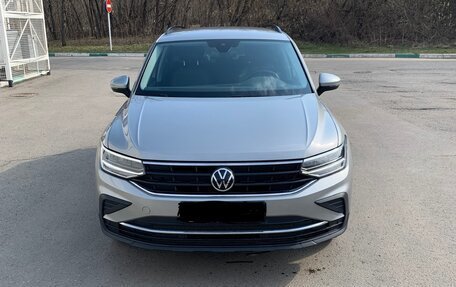 Volkswagen Tiguan II, 2021 год, 2 550 000 рублей, 2 фотография