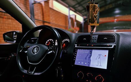 Volkswagen Polo VI (EU Market), 2015 год, 1 050 000 рублей, 7 фотография