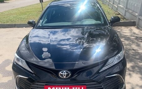 Toyota Camry, 2021 год, 3 600 000 рублей, 2 фотография