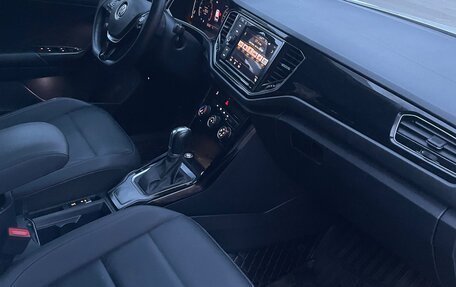 Volkswagen T-Roc I, 2020 год, 2 250 000 рублей, 6 фотография