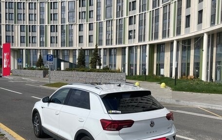 Volkswagen T-Roc I, 2020 год, 2 250 000 рублей, 2 фотография