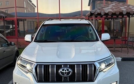 Toyota Land Cruiser Prado 150 рестайлинг 2, 2020 год, 5 000 000 рублей, 10 фотография