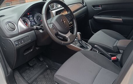 Suzuki Vitara II рестайлинг, 2021 год, 2 050 000 рублей, 24 фотография