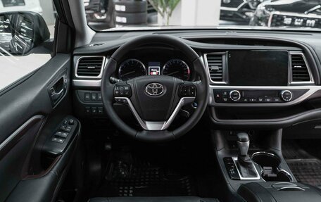 Toyota Highlander III, 2014 год, 2 690 000 рублей, 18 фотография