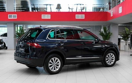 Volkswagen Tiguan II, 2017 год, 2 090 000 рублей, 2 фотография