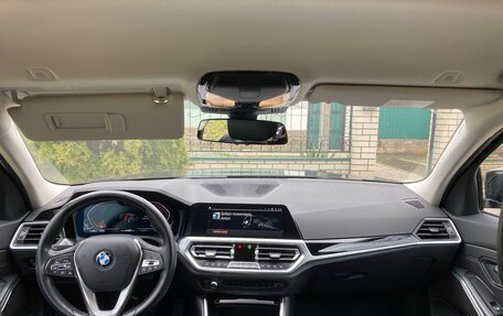 BMW 3 серия, 2019 год, 3 510 000 рублей, 14 фотография