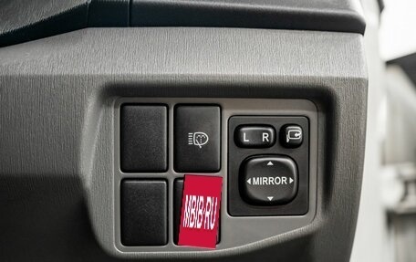 Toyota Prius, 2010 год, 1 000 000 рублей, 16 фотография