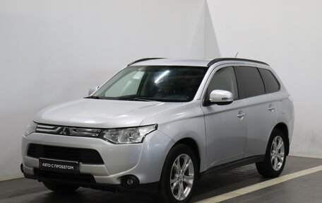 Mitsubishi Outlander III рестайлинг 3, 2013 год, 1 237 000 рублей, 5 фотография