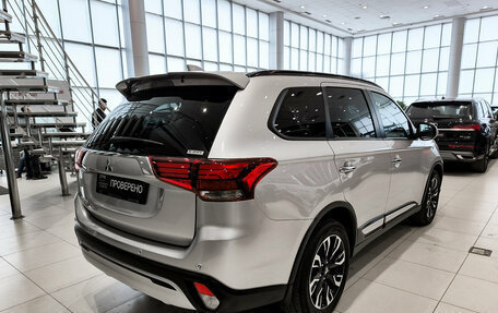 Mitsubishi Outlander III рестайлинг 3, 2021 год, 2 799 000 рублей, 6 фотография