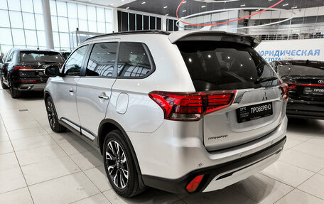 Mitsubishi Outlander III рестайлинг 3, 2021 год, 2 799 000 рублей, 8 фотография