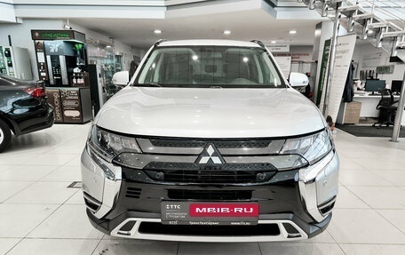 Mitsubishi Outlander III рестайлинг 3, 2021 год, 2 799 000 рублей, 2 фотография