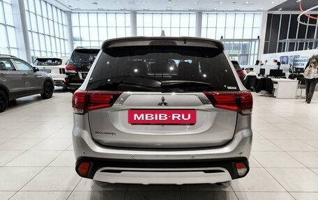 Mitsubishi Outlander III рестайлинг 3, 2021 год, 2 799 000 рублей, 7 фотография