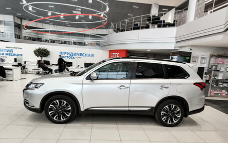 Mitsubishi Outlander III рестайлинг 3, 2021 год, 2 799 000 рублей, 10 фотография
