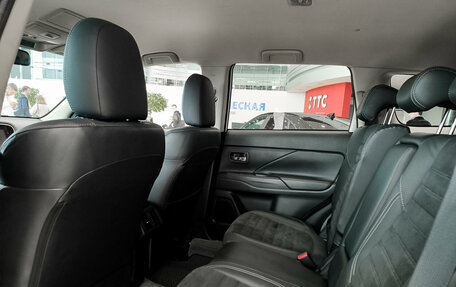 Mitsubishi Outlander III рестайлинг 3, 2021 год, 2 799 000 рублей, 15 фотография