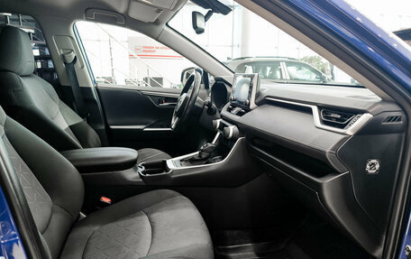 Toyota RAV4, 2021 год, 3 250 000 рублей, 13 фотография