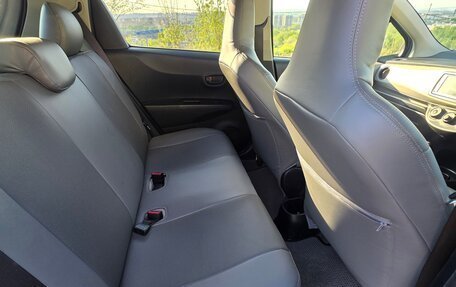 Toyota Vitz, 2013 год, 650 000 рублей, 3 фотография