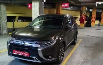 Mitsubishi Outlander III рестайлинг 3, 2020 год, 2 800 000 рублей, 1 фотография