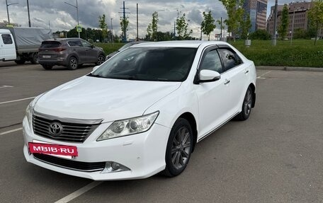 Toyota Camry, 2013 год, 1 390 000 рублей, 2 фотография
