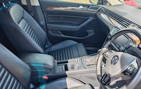 Volkswagen Passat B8 рестайлинг, 2015 год, 1 800 000 рублей, 10 фотография