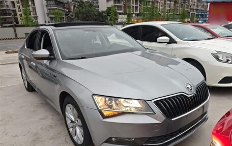 Skoda Superb III рестайлинг, 2018 год, 1 350 000 рублей, 3 фотография