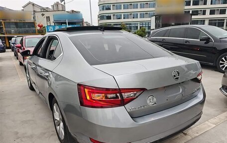 Skoda Superb III рестайлинг, 2018 год, 1 350 000 рублей, 4 фотография