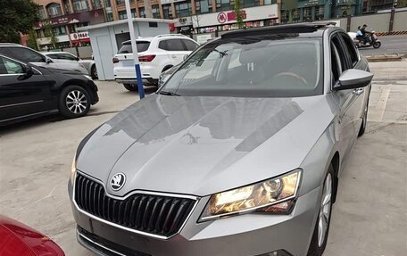 Skoda Superb III рестайлинг, 2018 год, 1 350 000 рублей, 2 фотография