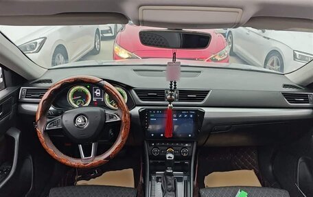 Skoda Superb III рестайлинг, 2018 год, 1 350 000 рублей, 10 фотография