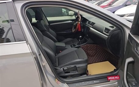 Skoda Superb III рестайлинг, 2018 год, 1 350 000 рублей, 12 фотография
