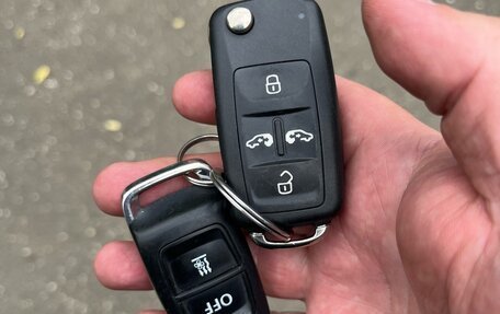 Volkswagen Multivan T6 рестайлинг, 2018 год, 3 555 000 рублей, 12 фотография